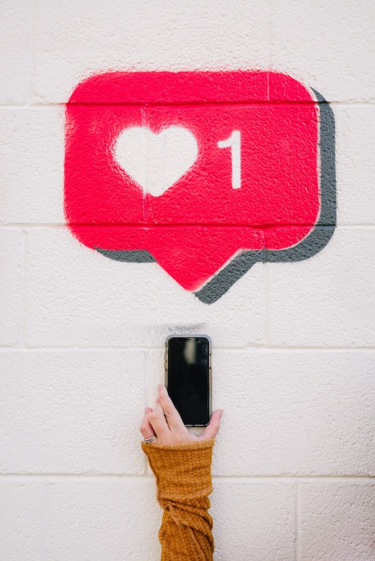 decoración de pared red and white love